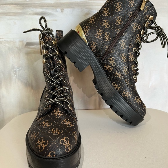 Guess Signiture Boot - Picture 5 of 8